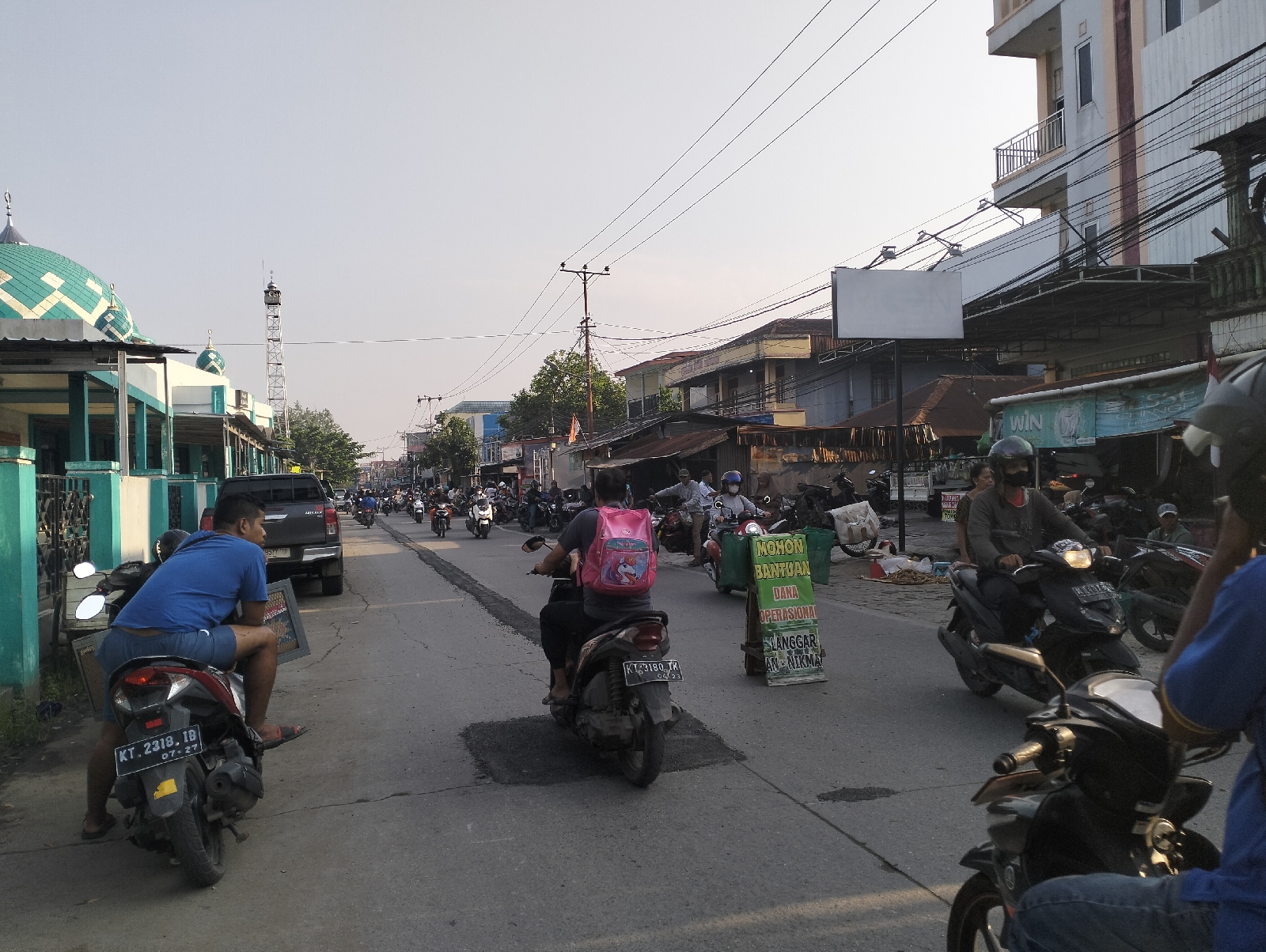 Jalan Jelawat di Perbaiki, Warga Senang